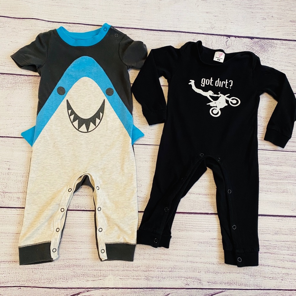 2 baby rompers - Picture 1 of 6